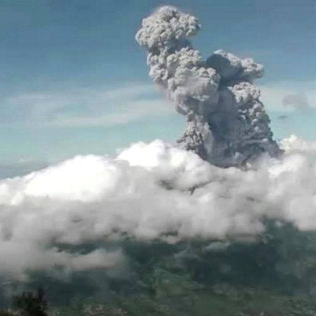 volcan merapi indonesie eruption volcanique geologie cendres