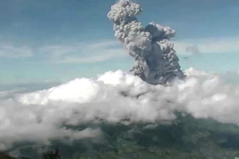 volcan merapi indonesie eruption volcanique geologie cendres