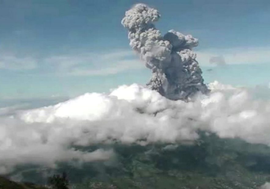 volcan merapi indonesie eruption volcanique geologie cendres