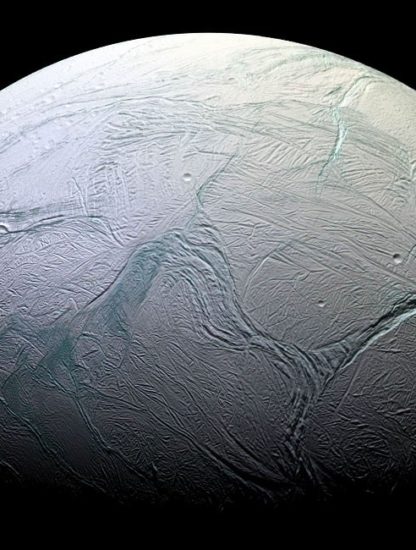 images infrarouge Cassini révèlent glace fraîche hémisphère nord Encelade couv