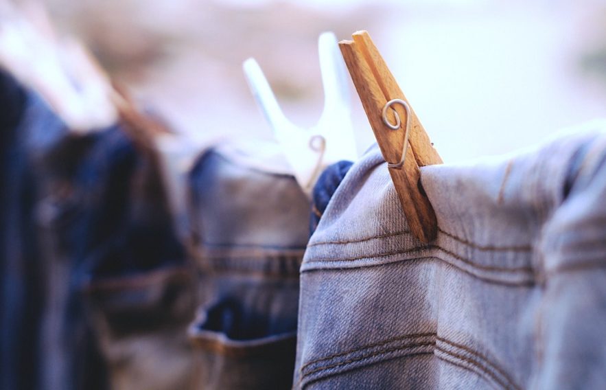 jeans polluent enormement eau liberent 50000 microfibres lavage