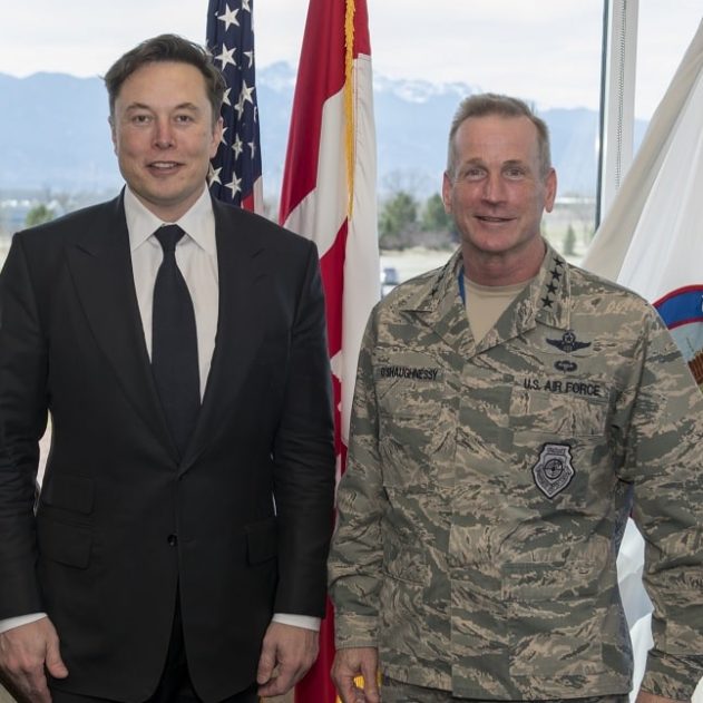 SpaceX armée américaine fusée arme charge utile monde couv