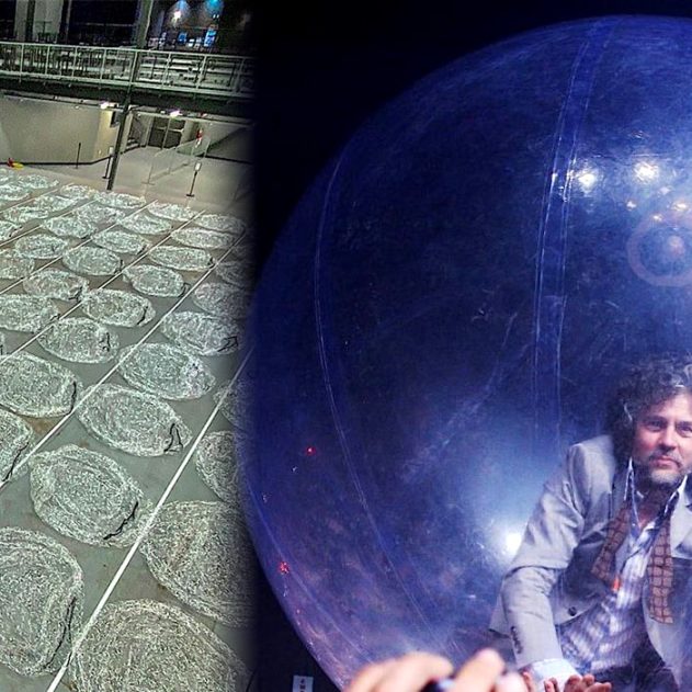 groupe et public concert dans bulles en plastique