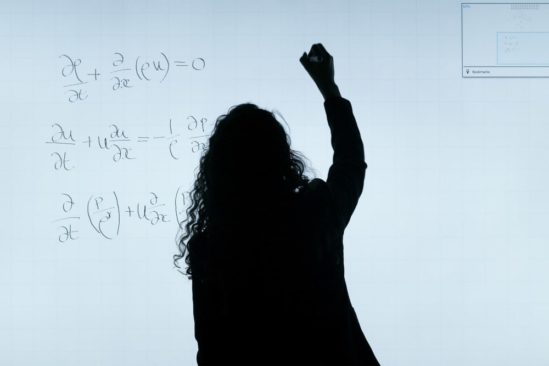 résolution équations apprentissage profond IA