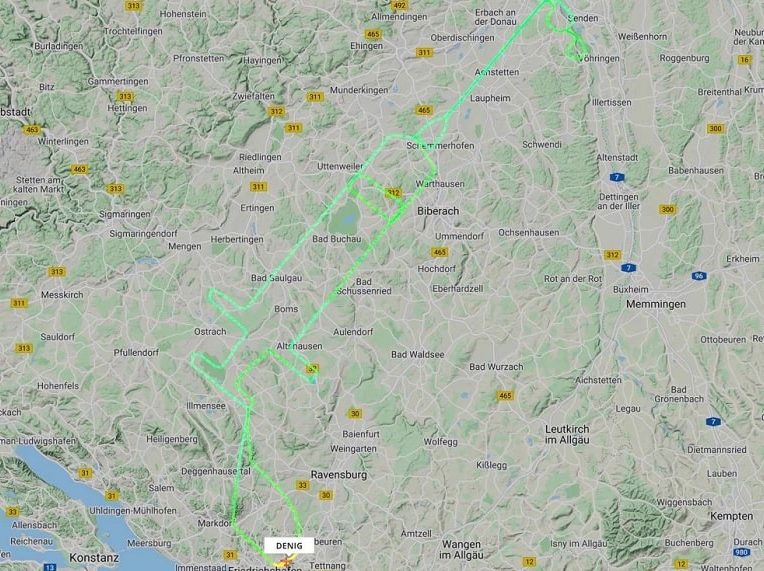 pilote trace seringue geante ciel celebrer arrivee vaccin covid allemagne