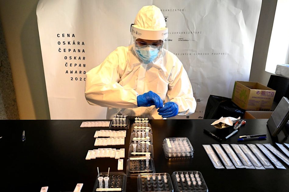 tests masse covid slovaquie reduit taux infection 60 pourcent