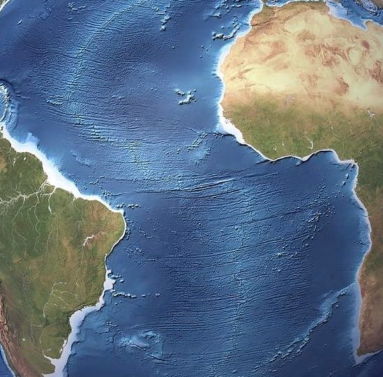 eloigement plaques atlantiques cause par remontees magma