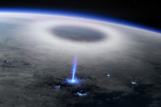 jet bleu orage