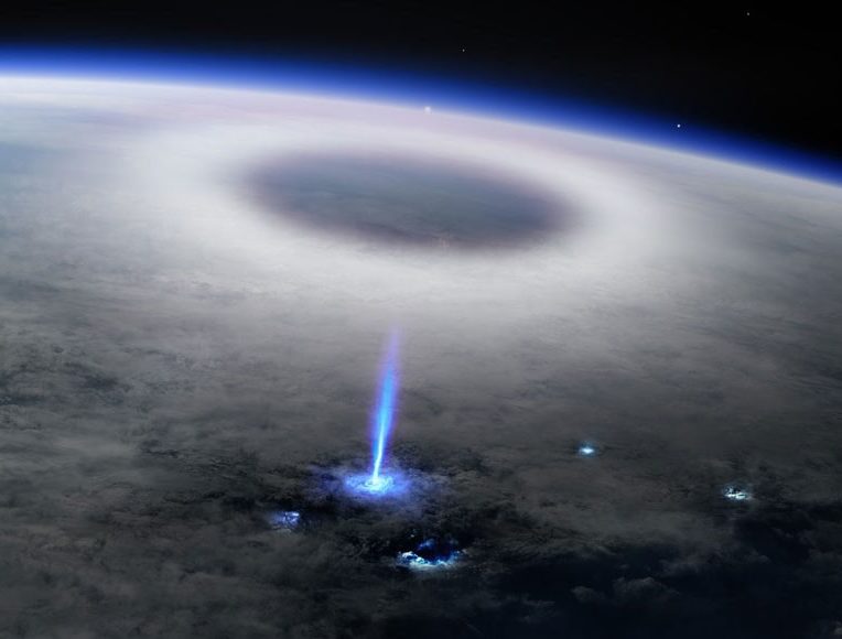jet bleu orage