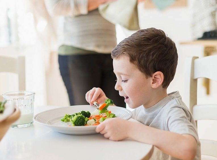 durant enfance regime alimentaire impacte durablement microbiome