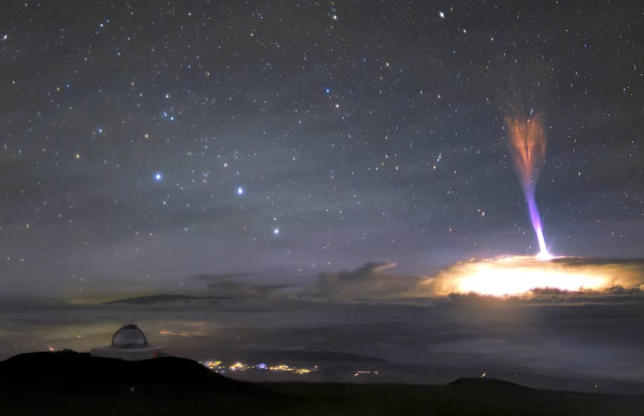 etonnants sprites rouges bleus photographies simultanement ciel hawaii