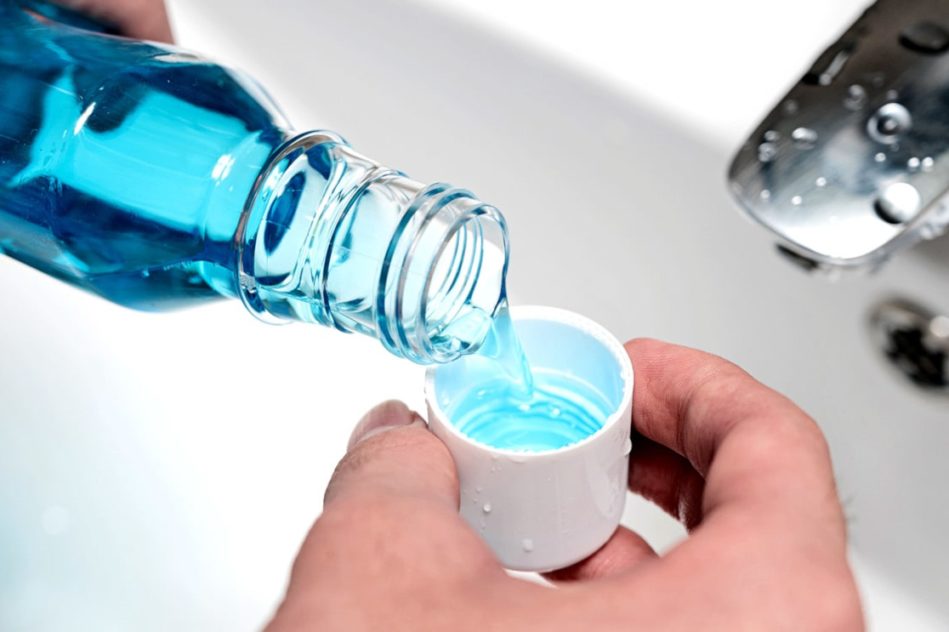 bains bouche virus covid-19