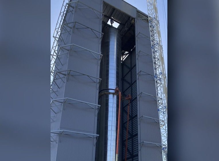 elon musk devoile photo premier etage super heavy starship