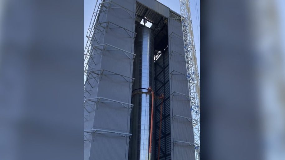 elon musk devoile photo premier etage super heavy starship