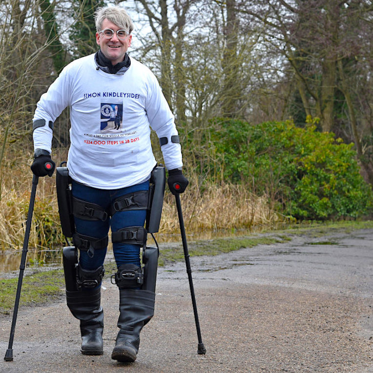 homme paraplegique parcourt 180 kilometres grace exosquelette motorise