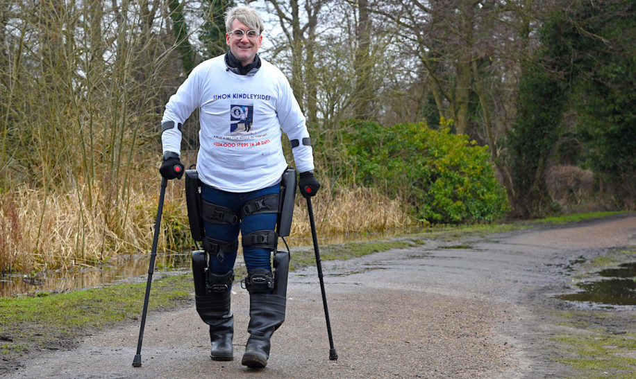 homme paraplegique parcourt 180 kilometres grace exosquelette motorise