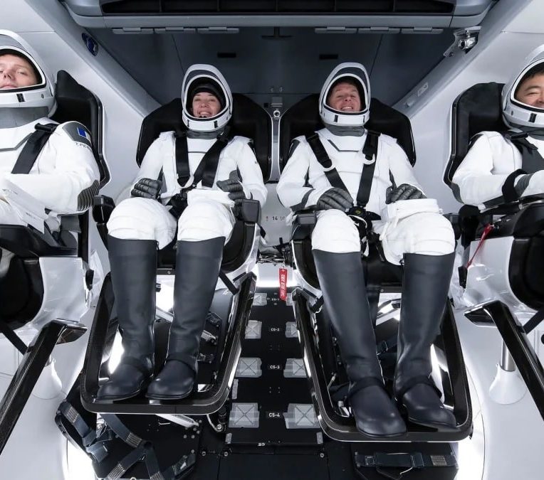 arrivee mission crew2 iss voyage agite