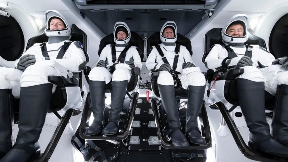 arrivee mission crew2 iss voyage agite
