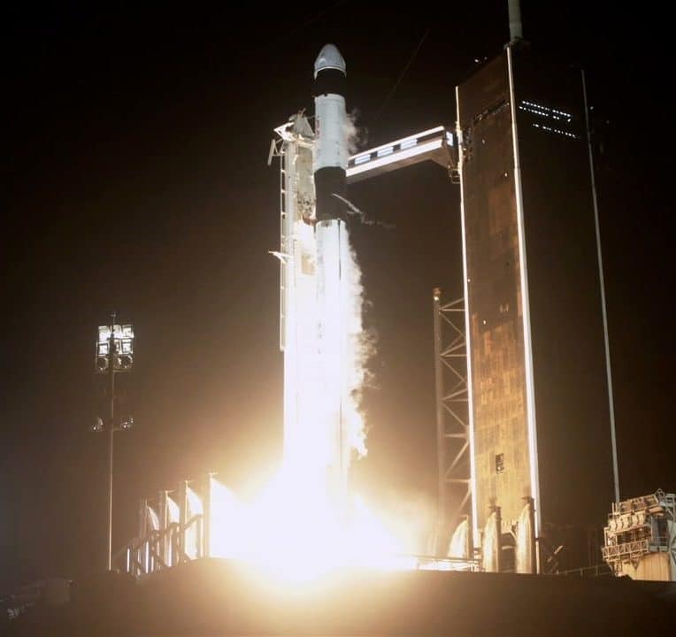 decollage reussi vers iss mission crew-2
