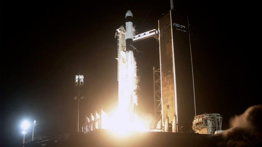 decollage reussi vers iss mission crew-2