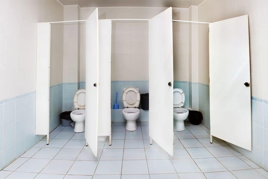 toilettes publiques milliers gouttelettes expulsees chasse eau