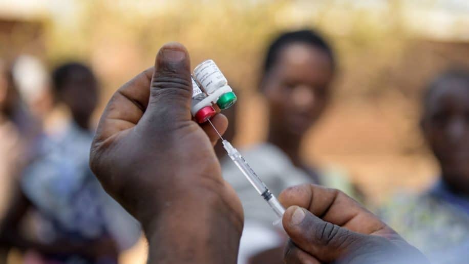 vaccin antipaludique montre haute efficacite essai clinique afrique