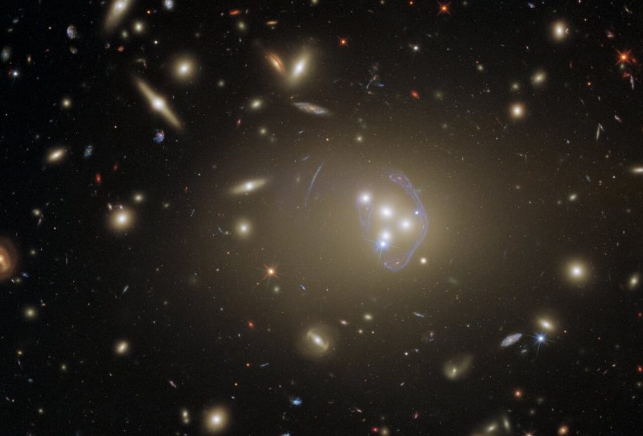 hubble capture epoustouflante photo amas galactique abell 3827