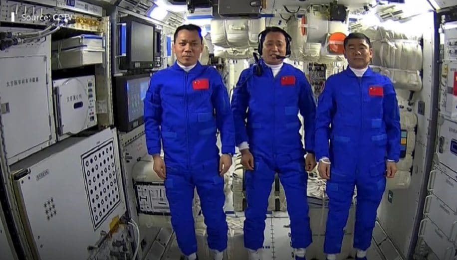 astronautes mission shenzhou investissent station spatiale tiangong3
