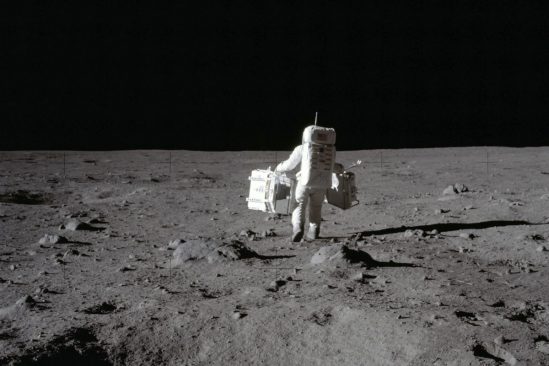 combien temps astronaute marcher autour lune
