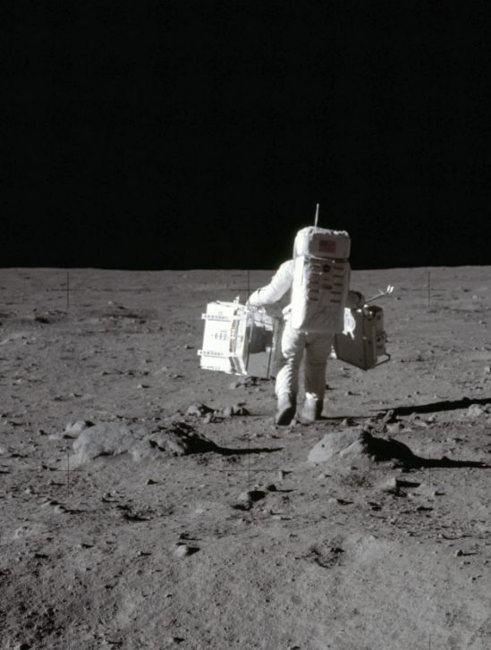 combien temps astronaute marcher autour lune