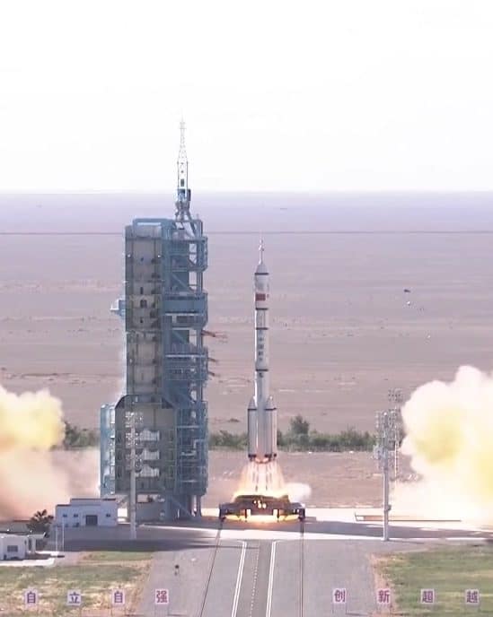 decollage reussi pour astronautes chinois station spatiale tiangong