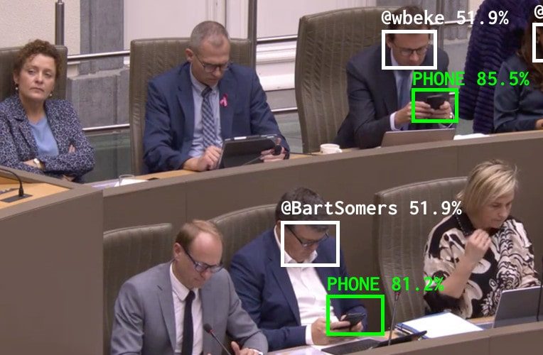 IA reconnaissance faciale téléphone politiciens