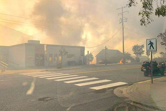 record chaleur canada village entier reduit en cendres