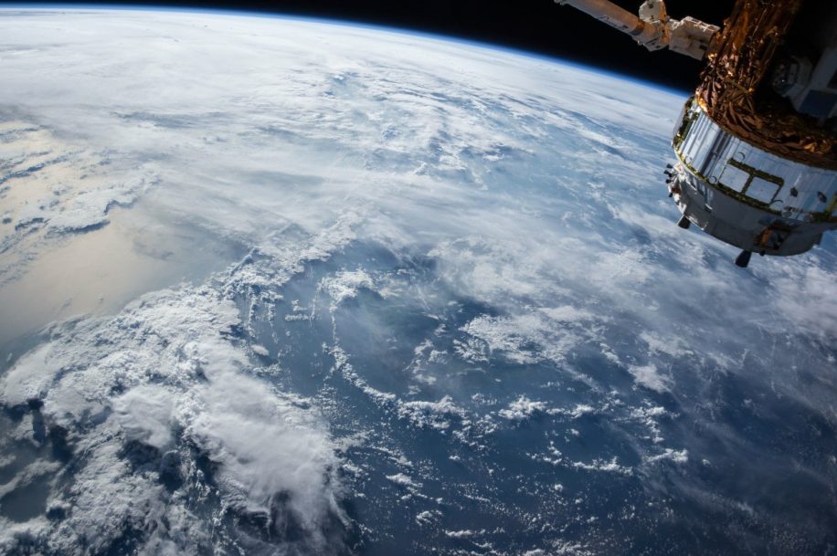 record nombre personnes orbite terre