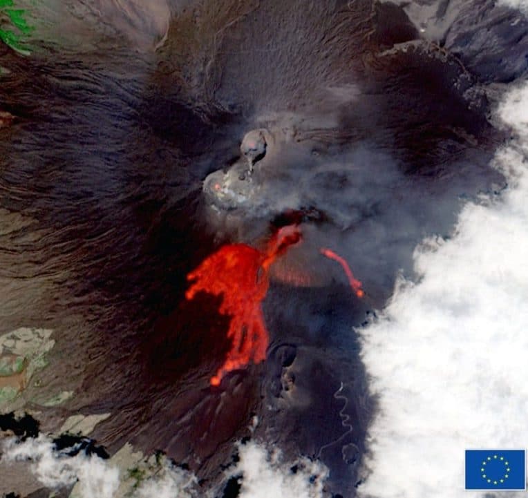 satellite capture 50e eruption etna 2021