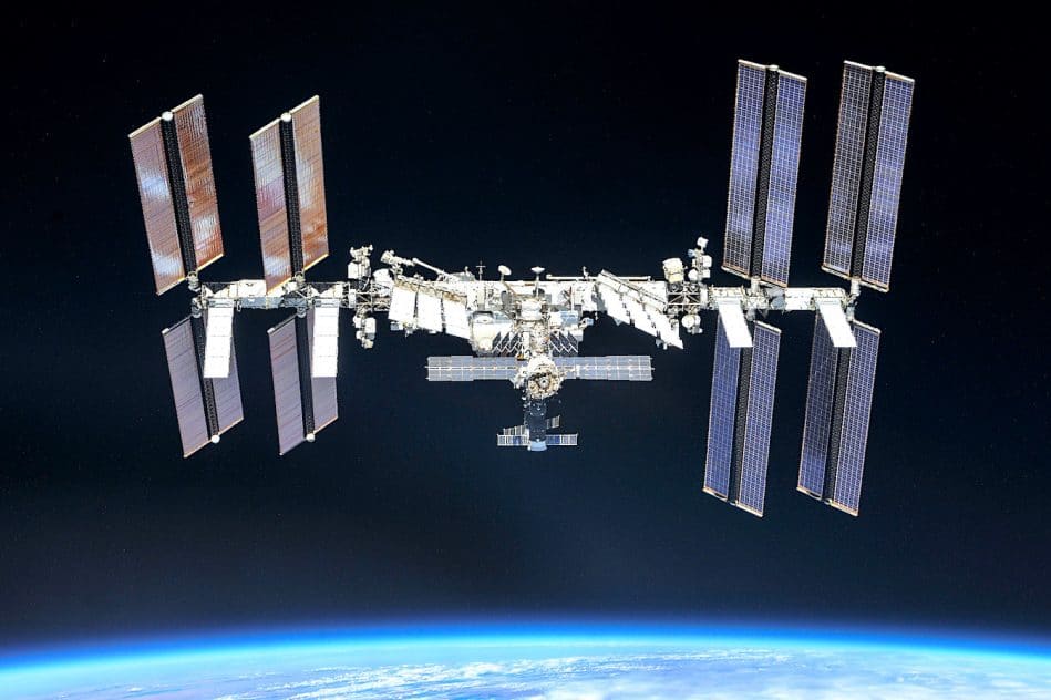 station spatiale internationale menacee par degats irreparables