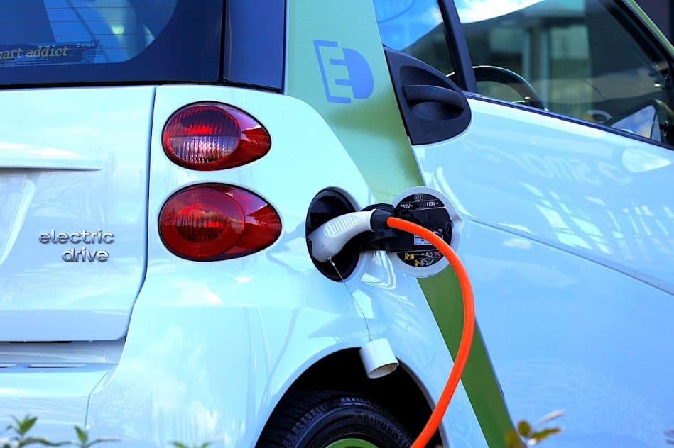 voitures electriques couteraient jusqua 40 pourcent de moins entretenir