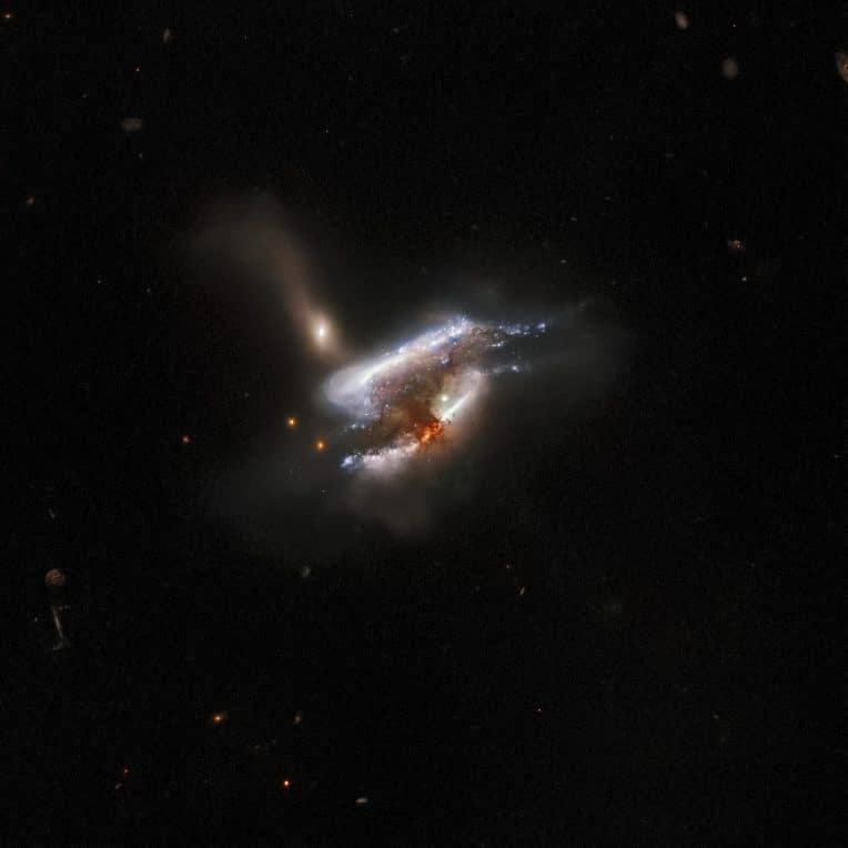 Hubble fusion trois galaxies