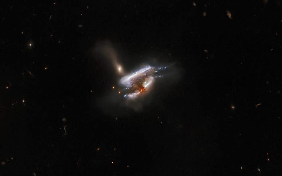 Hubble fusion trois galaxies