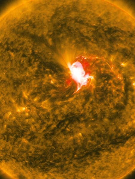 tache solaire géante
