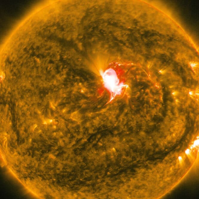 tache solaire géante