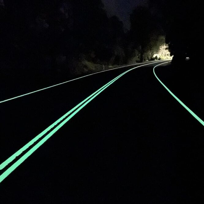 marquages routiers brillent noir fascinent internet
