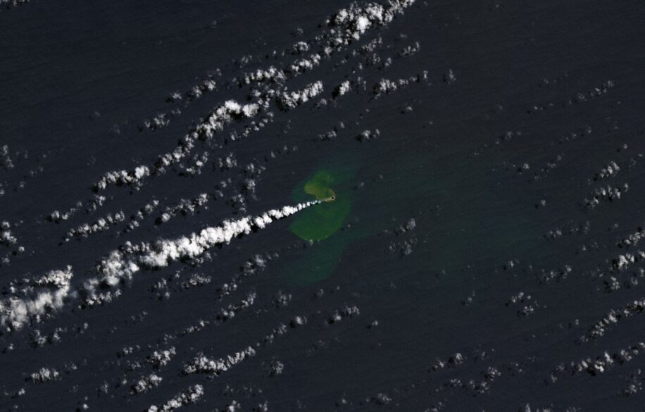 nouvelle ile emerge pacifique eruption home reef