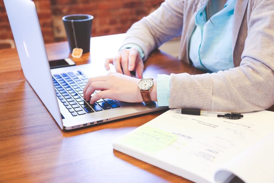 semaine quatre jours testee 3300 employes prouve efficacité
