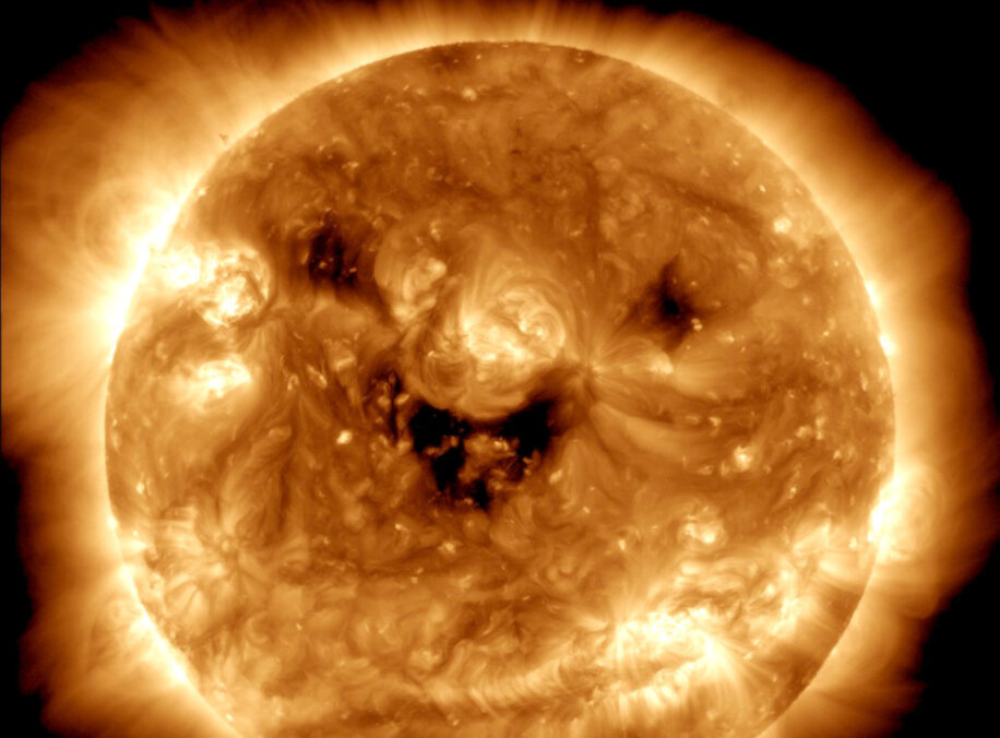 sourire soleil trous coronaux