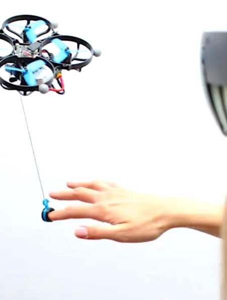 metavers drone attache utilisateur fournir retour haptique