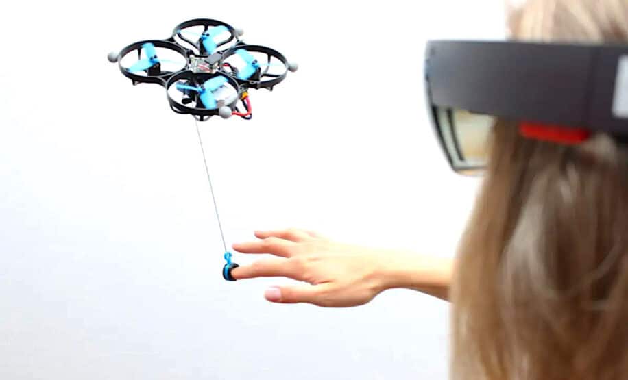 metavers drone attache utilisateur fournir retour haptique