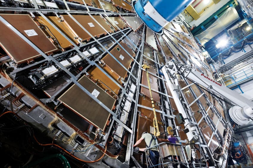 collisions photon-ion fluide particules