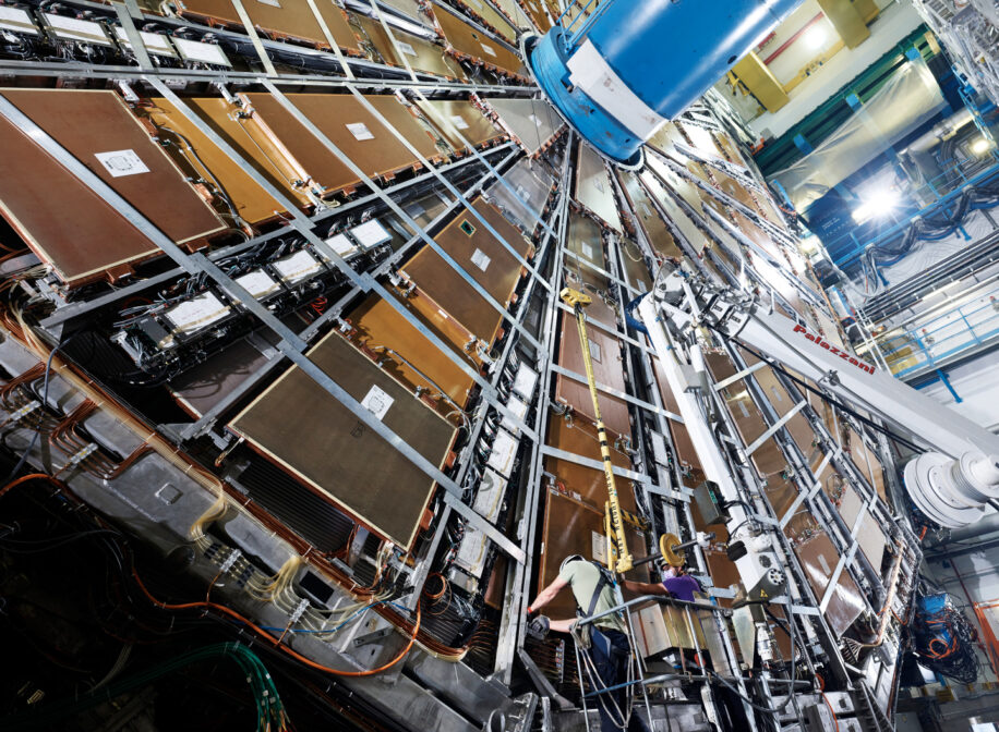 collisions photon-ion fluide particules