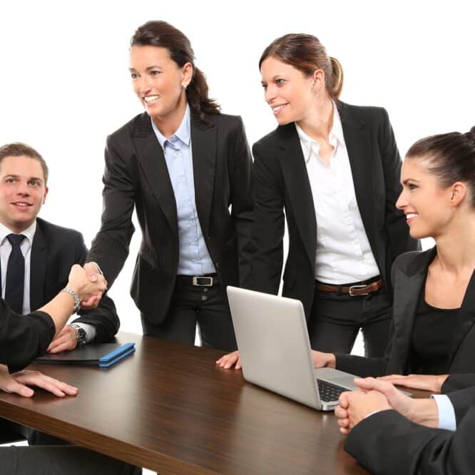 femmes emplois sociaux prestigieux